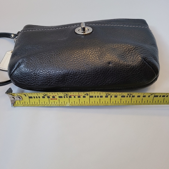 Coach Wristlet Black Leather Silver Turnlock - Picture 7 of 8